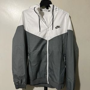 Nike Men's Windbreaker Size Large